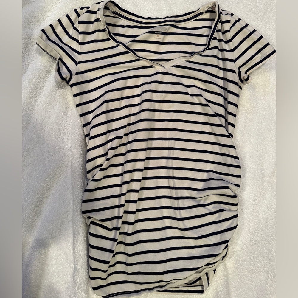 Old navy maternity tee. Fitted Tee. Extra small. Gently used